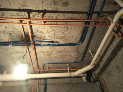 老房翻新裝修應該把管道裝在房頂還是地下？