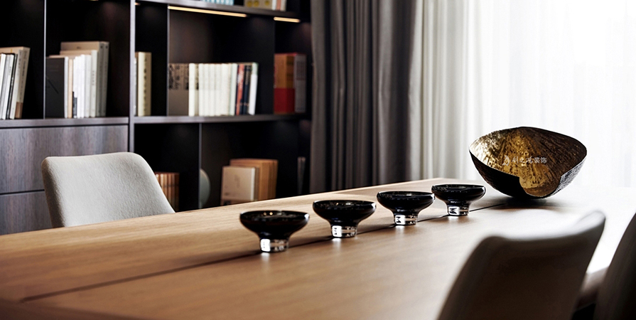 中儲城邦156㎡現(xiàn)代風格下疊別墅裝修案例