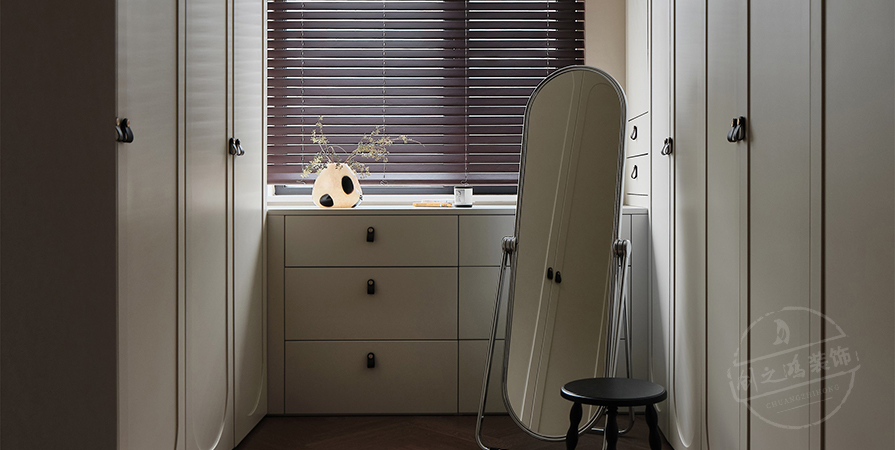 綠城·曉月晴川132㎡輕法式風(fēng)格三居室裝修案例